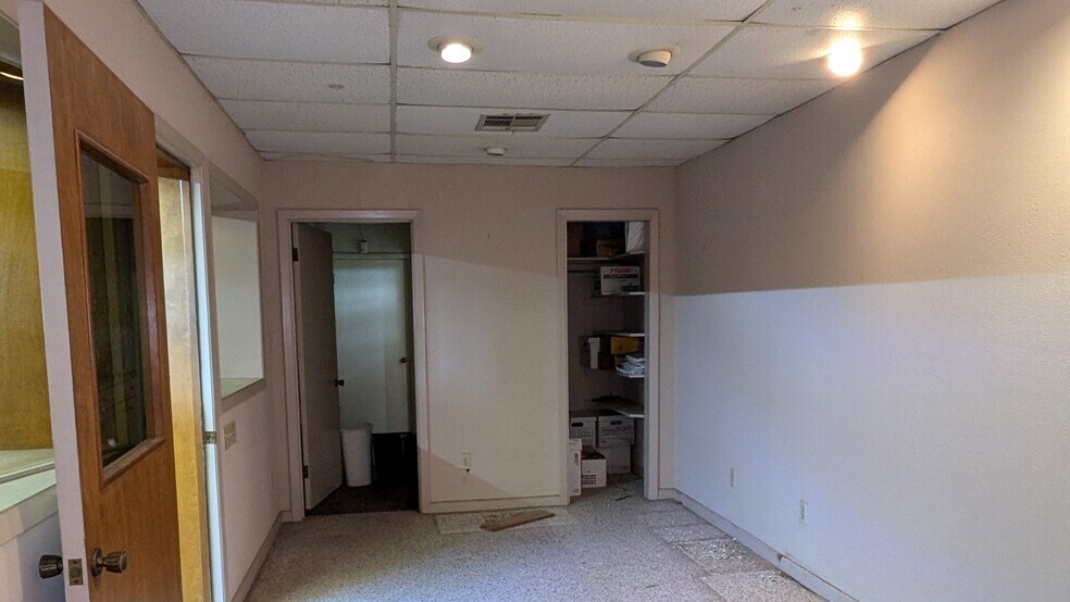 More Photos Of 1119 E Milam St, Wharton Freestanding For Sale