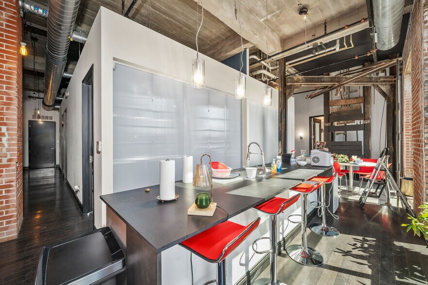 More Photos Of 3016 Locust St, Saint Louis Loft Creative Space For Lease