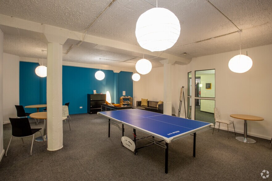 More Photos Of Washington St, Glasgow Office For Lease