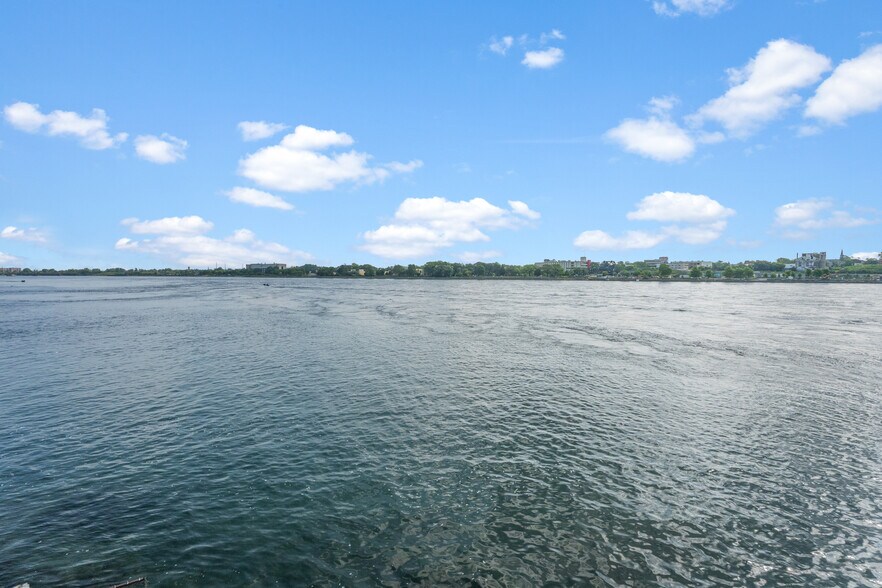 More Photos Of 162 Niagara Blvd, Fort Erie Marina For Sale