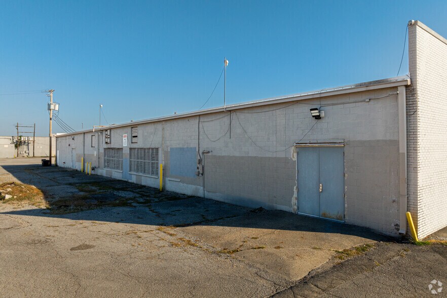 More Photos Of 2802 N Lafayette Rd, Indianapolis Unknown For Lease