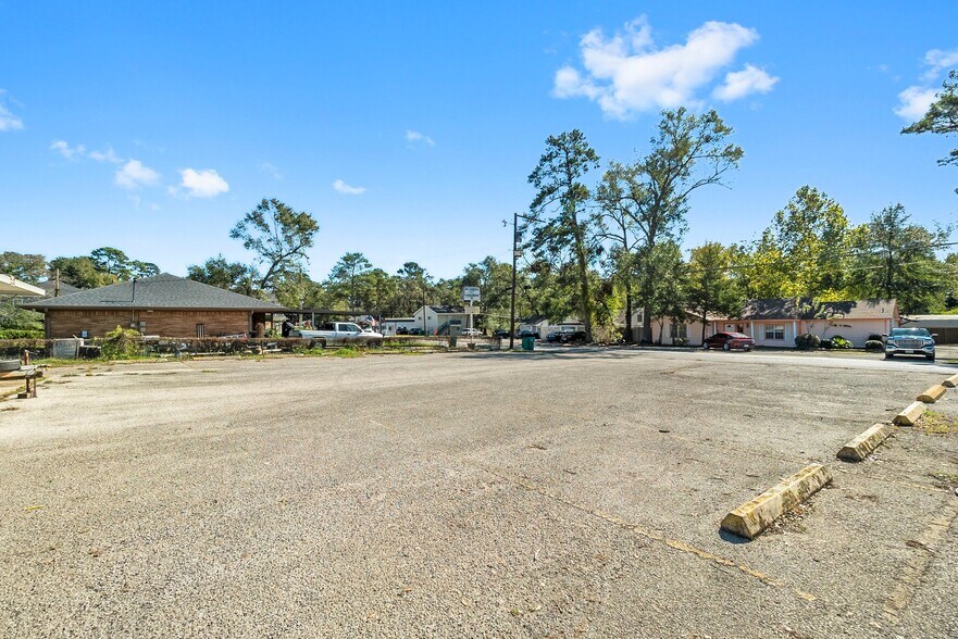 More Photos Of 1400 N Frazier St, Conroe Restaurant For Sale