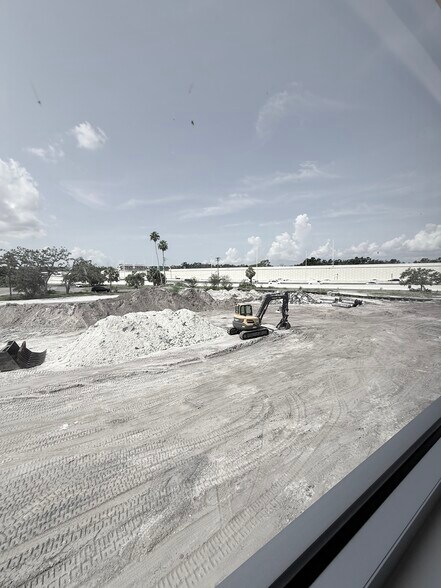 More Photos Of 5402 W Laurel St, Tampa Loft Creative Space For Sale