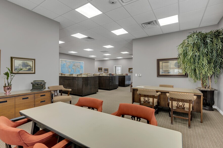 More Photos Of 501 E 7th St, Odessa Office For Sale