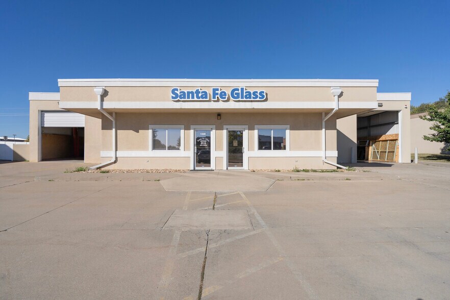 Primary Photo Of 1324-1328 SW Market St, Lee's Summit Warehouse For Lease