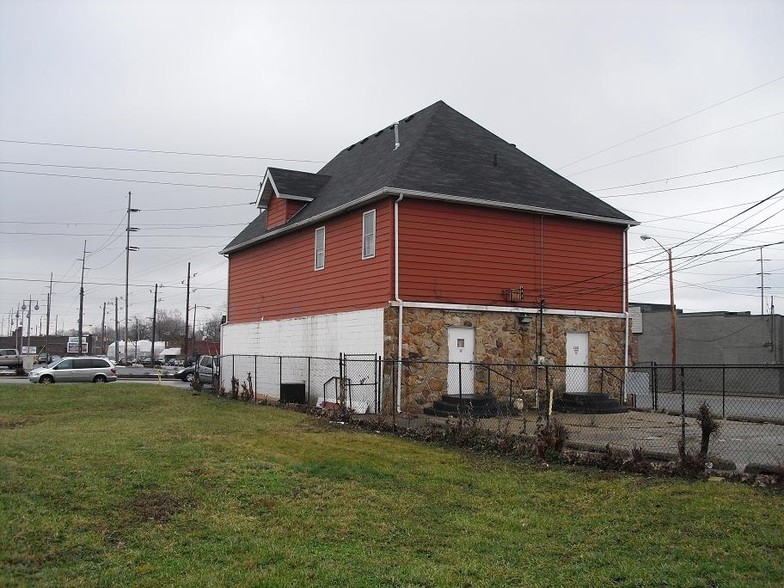 More Photos Of 2202 N Illinois St, Indianapolis Storefront Retail Office For Lease