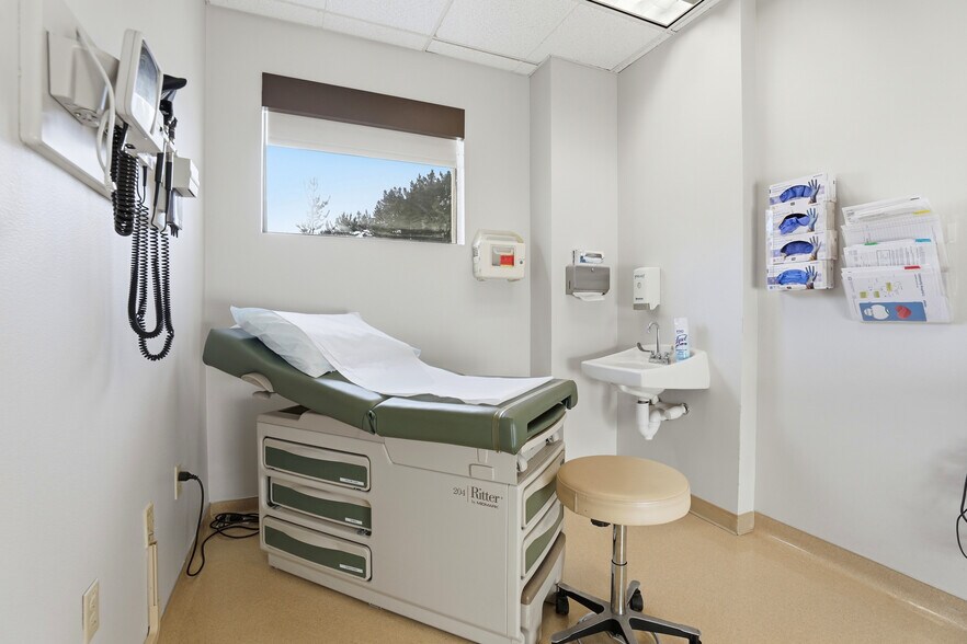 More Photos Of 30 Garden Ct, Monterey Medical For Sale