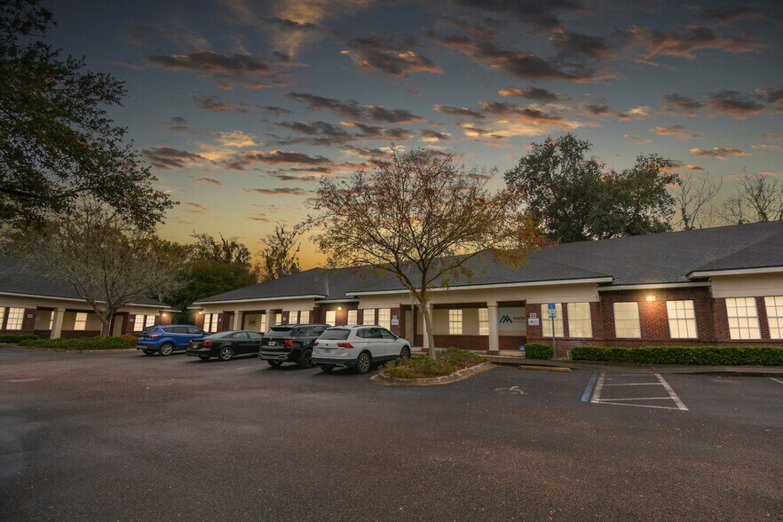 Primary Photo Of 13453 N Main St, Jacksonville Medical For Lease
