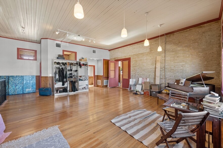 More Photos Of 709 Chestnut St, Bastrop Storefront Retail Residential For Sale