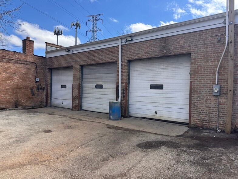 More Photos Of 1058 W 111th St, Chicago Service For Sale