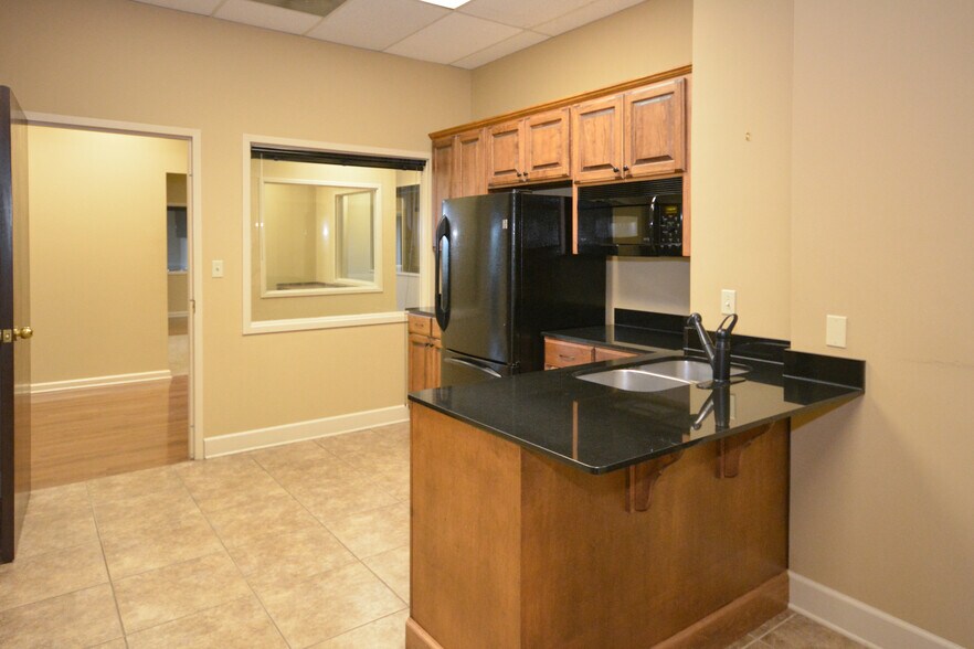 More Photos Of 900 S Shackleford Rd, Little Rock Office For Lease