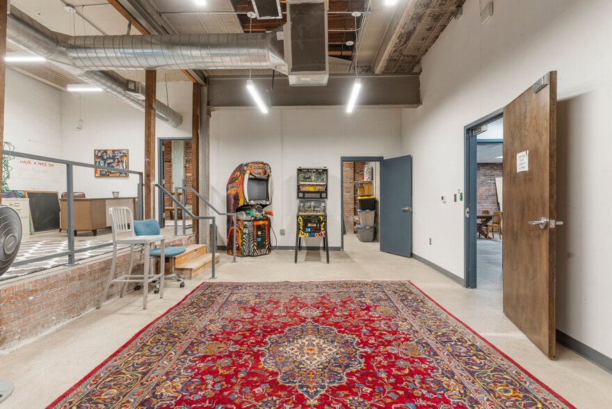 More Photos Of 621 S Kenosha Ave, Tulsa Auto Repair For Sale