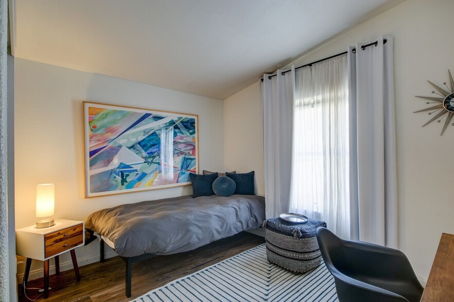 More Photos Of 13383 Sierra Way, Kernville Hotel For Sale