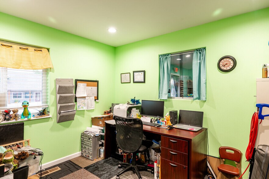 More Photos Of 751 Avoca Ave, Sheridan Daycare Center For Sale