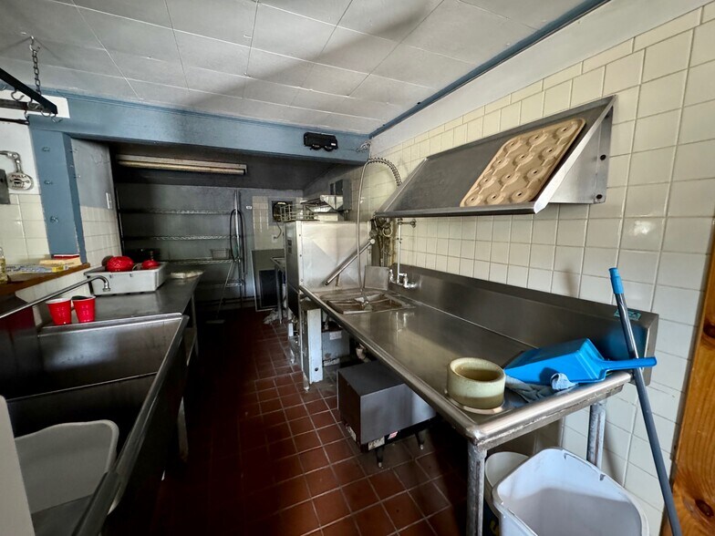 More Photos Of 382 Water St, Guilford Hotel For Sale