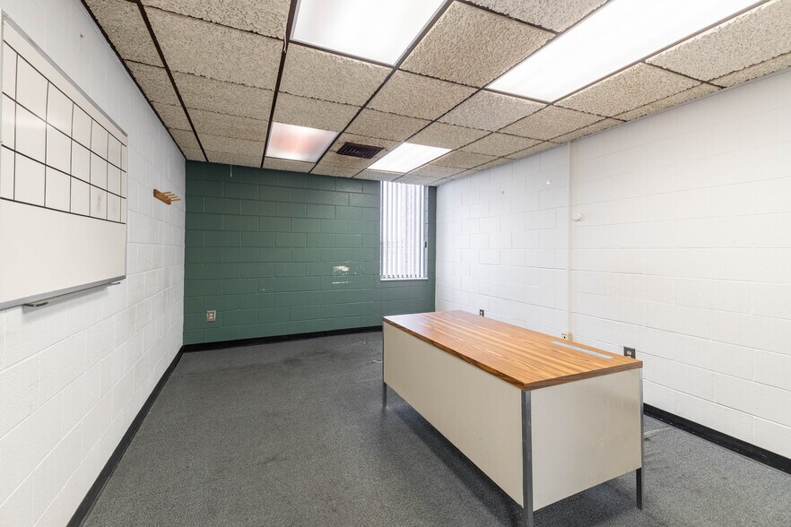More Photos Of 6902 Chicago Rd, Warren Schools For Sale
