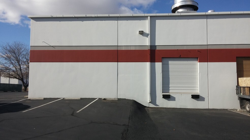 More Photos Of 802-808 Packer Way, Sparks Warehouse For Lease