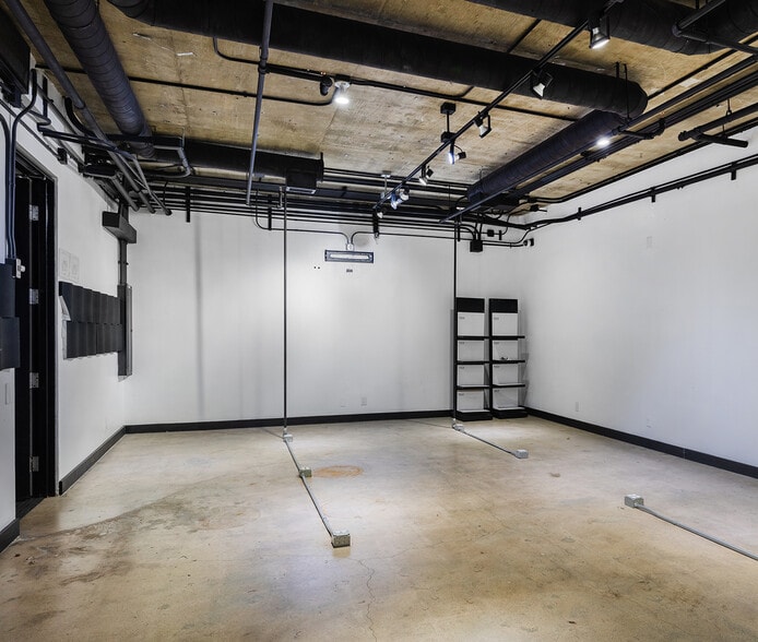 More Photos Of 464 N Fairfax Ave, Los Angeles Office For Sale
