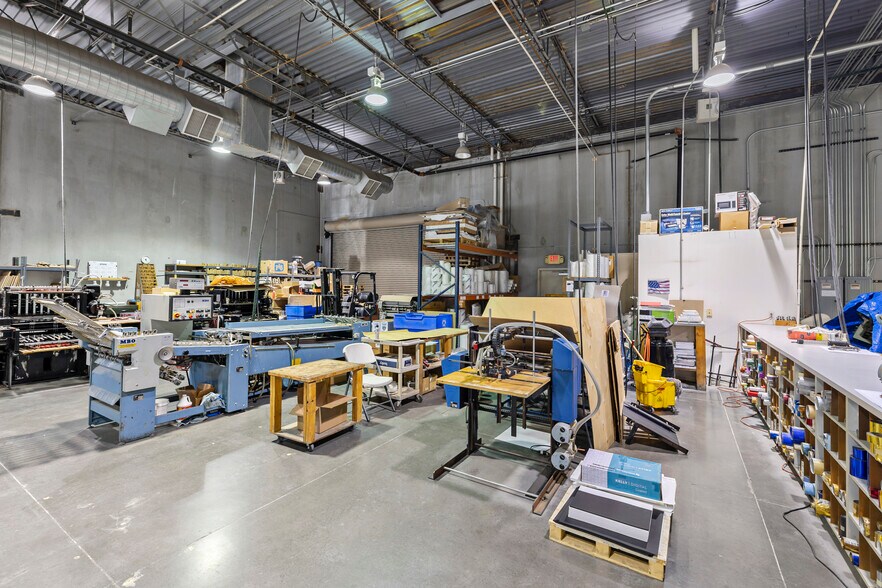 More Photos Of 5148 W Patrick Ln, Las Vegas Warehouse For Lease