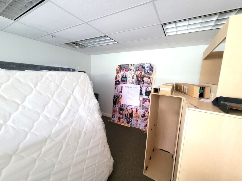 More Photos Of 8365 Wicker Ave, Saint John Department Store For Sale