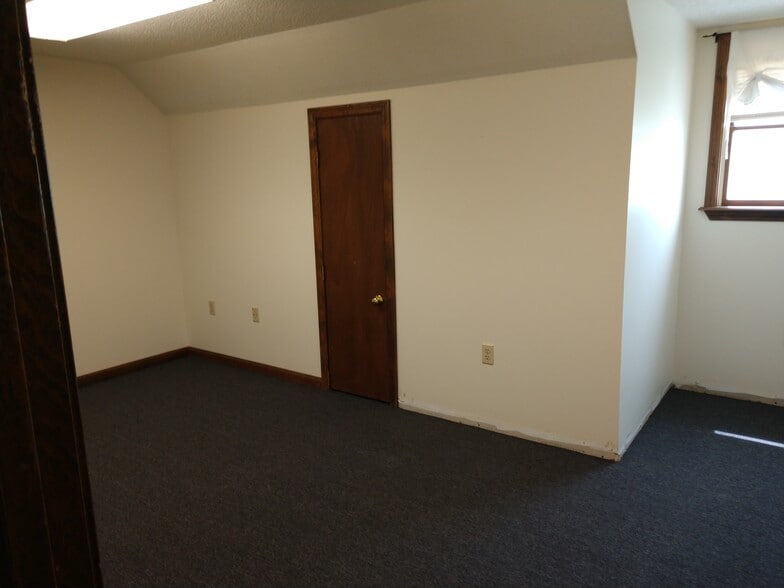 More Photos Of 34 Academy Hill Rd, Plainfield Office For Sale