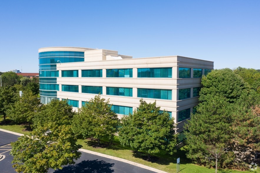 More Photos Of 2275 Cabot Dr, Lisle Office For Lease