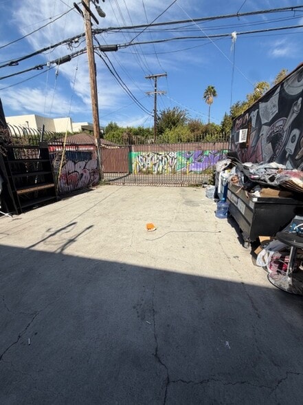 More Photos Of 7365 Melrose Ave, Los Angeles Storefront Retail Office For Lease