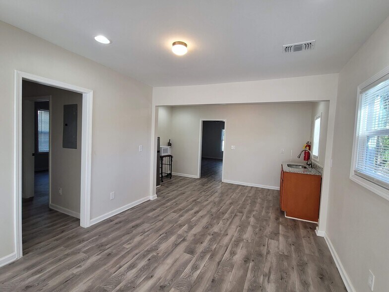 More Photos Of 1337 Cleveland Ave, Atlanta Loft Creative Space For Lease