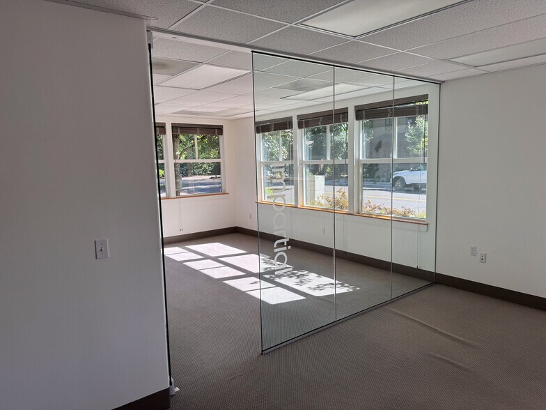 More Photos Of 16001 Quarry Rd, Lake Oswego Office For Sale