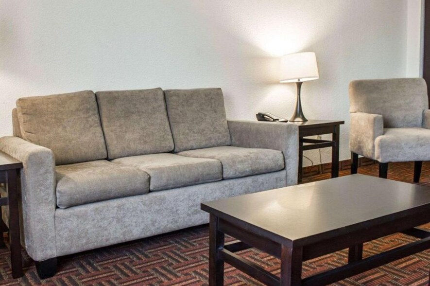 More Photos Of 140 Venita Dr, O'Fallon Hotel For Sale