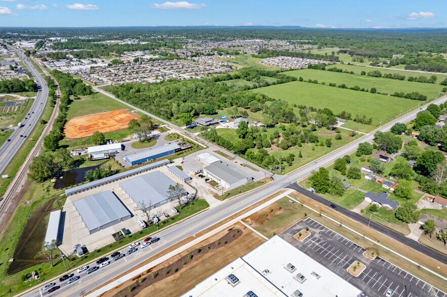 More Photos Of 4104 S Honeysuckle Ln, Rogers Warehouse For Lease