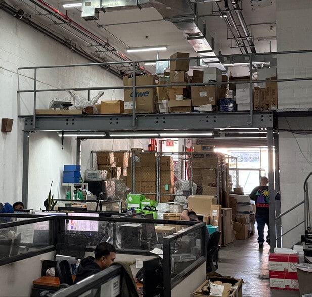 More Photos Of 3718 57th St, Woodside Distribution For Sale