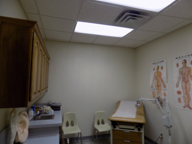 More Photos Of 315 S Cockrell Hill Rd, Duncanville Medical For Lease