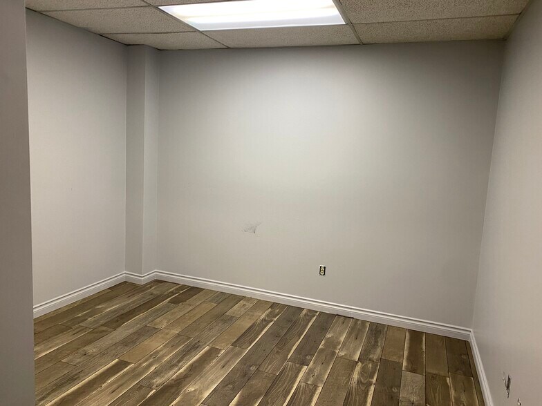 More Photos Of 19635 SW Tualatin Valley Hwy, Beaverton Medical For Lease