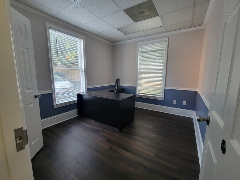 More Photos Of 115 Sycamore Dr, Athens Office For Sale