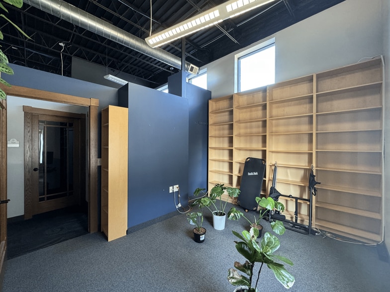 More Photos Of 1227 S 6th St, Minneapolis Freestanding For Lease