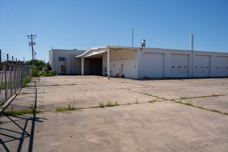 More Photos Of 4925 Avenue H, Rosenberg Warehouse For Lease