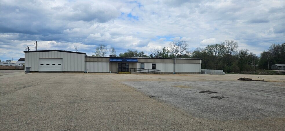 More Photos Of 140 E Mill St, Hillsboro Manufacturing For Sale