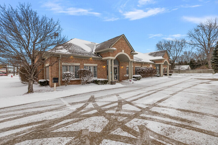 More Photos Of 42560 Van Dyke Ave, Sterling Heights Medical For Lease