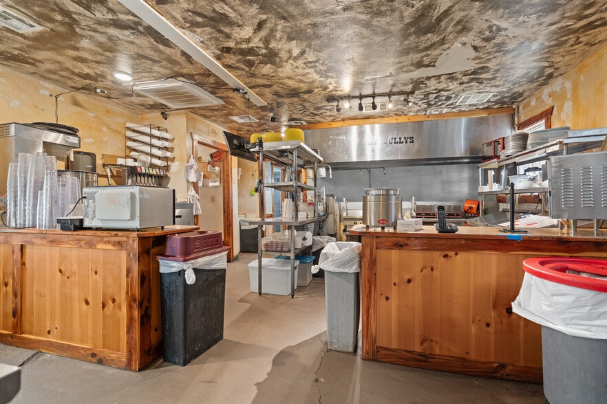 More Photos Of 3133 Chickasaw Trl, Sulphur Restaurant For Sale