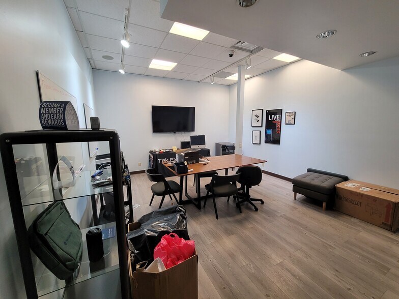 More Photos Of 2761 N High St, Columbus Freestanding For Lease