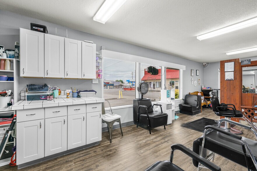 More Photos Of 118 Engle Ave, Molalla Storefront For Sale