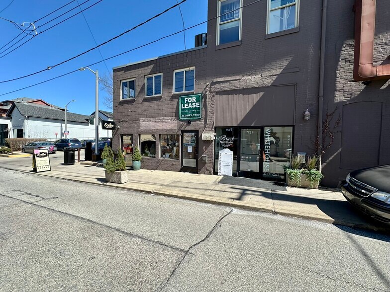 More Photos Of 731 1/2-2 Filbert St, Pittsburgh Showroom For Lease