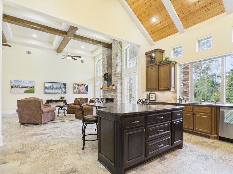 More Photos Of 16751 TX-75 Hwy, Willis Office For Sale