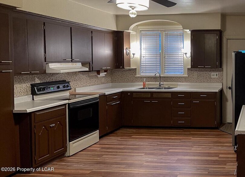 More Photos Of 205 S Poplar St, Hazleton Freestanding For Sale
