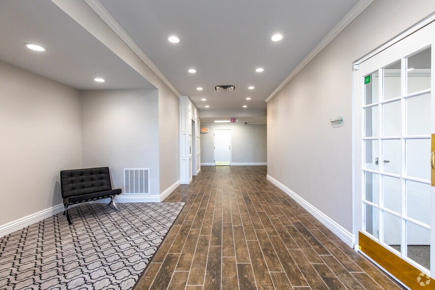 More Photos Of 6300 NW Expressway, Oklahoma City Medical For Sale