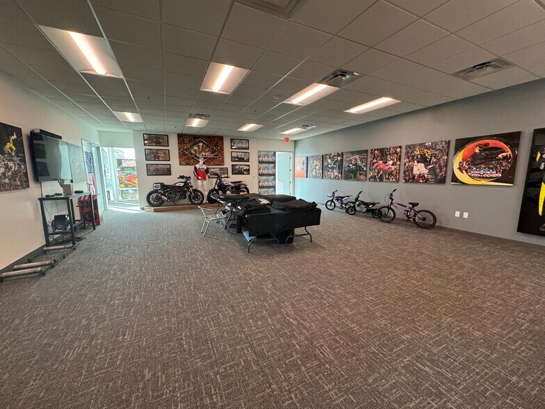 More Photos Of 6150 S Pecos Road & E. Patrick Ln, Las Vegas Distribution For Lease