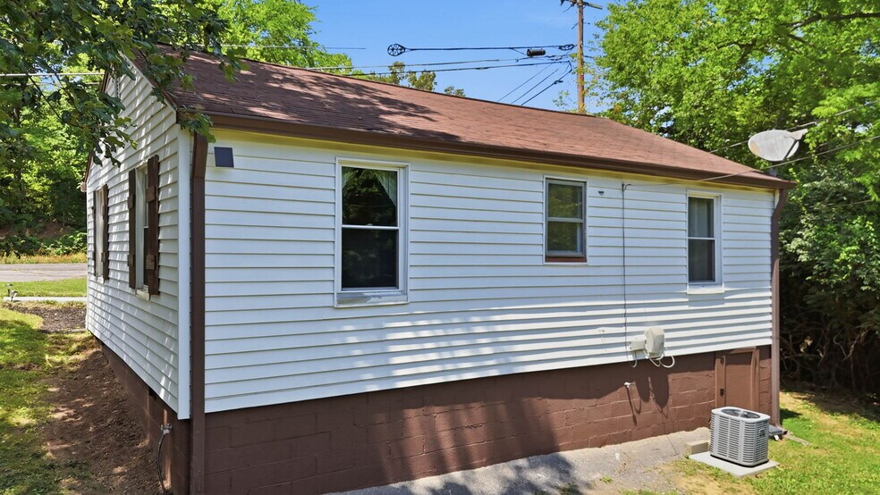 More Photos Of 6936 N Ruggles Ferry Pike, Knoxville General Retail For Sale
