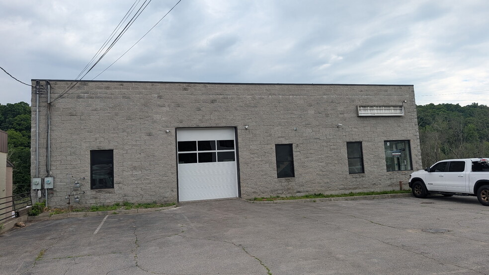 More Photos Of 57 Plainfield Ave, Bedford Hills Warehouse For Lease