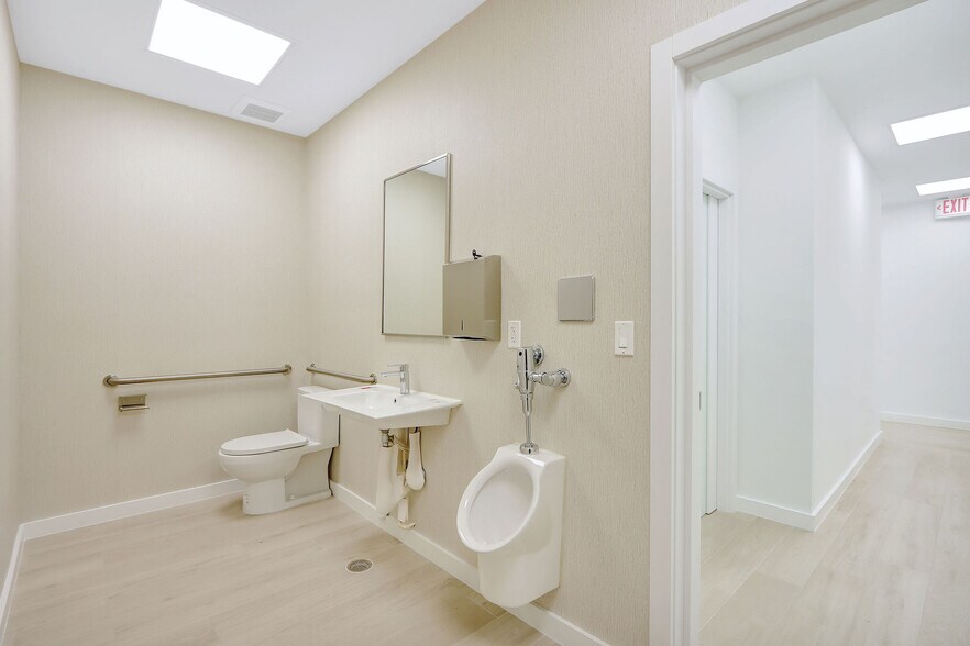 More Photos Of 235 NE 67th St, Miami Warehouse For Sale